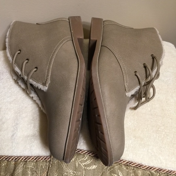 New Mountain sole women’s Charlie ankle booties - Picture 4 of 7